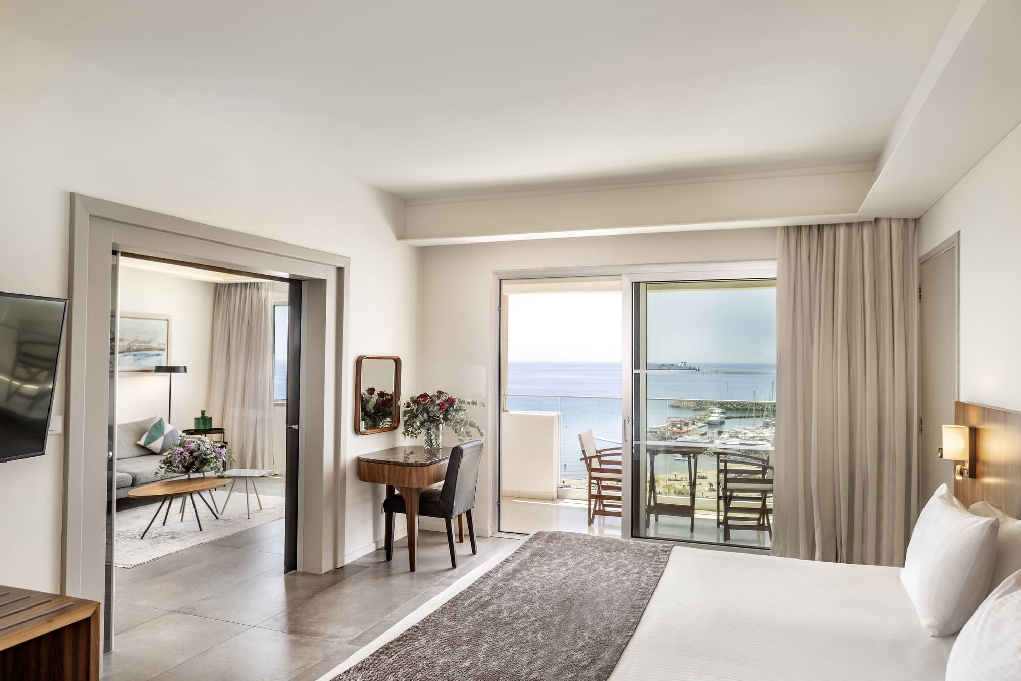 Luxurious Rooms & Suites